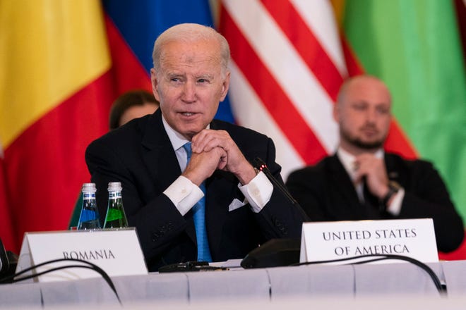 1 year into the Ukraine War, Biden announces enormous sanctions against Russia