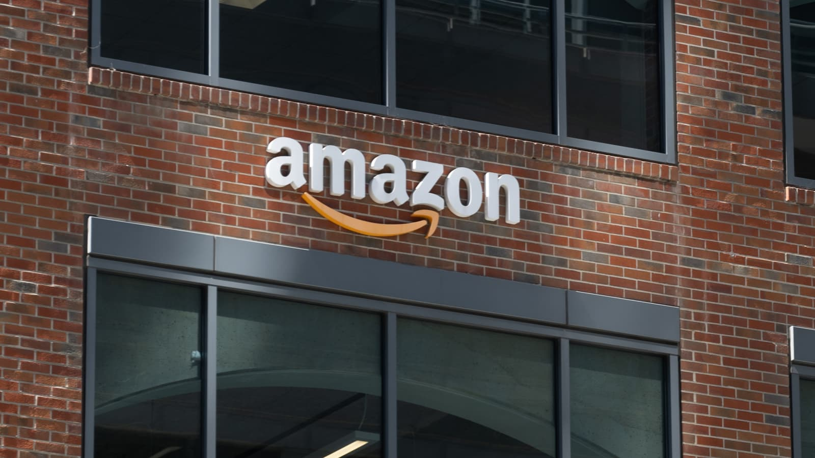 Amazon to Acquire AI Wearable Firm Bee