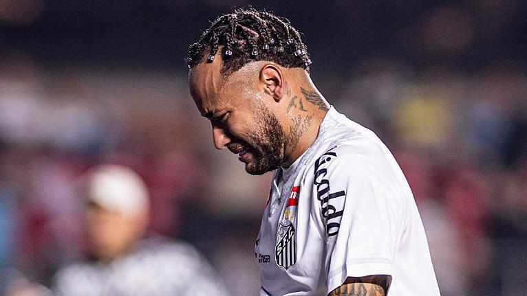 Neymar Breaks Down In Tears After Santos Defeat